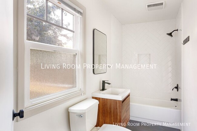 Building Photo - 7061 N. University-