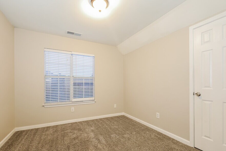 Building Photo - 118 Burleyson Dr