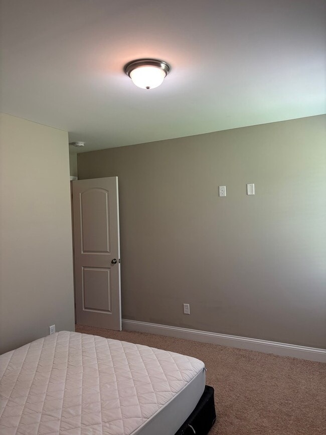 Building Photo - 531 Waterlily Dr