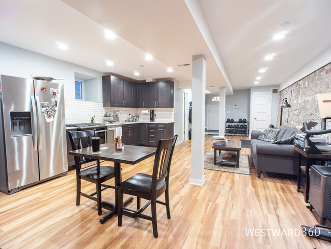 Building Photo - 2611 W Cortland St