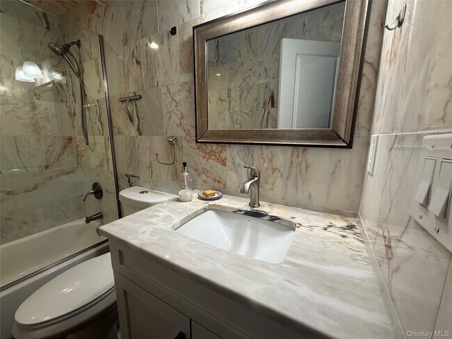 Building Photo - 125 Main St