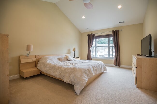 Building Photo - 216 Westbrook Dr