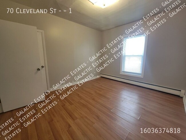 Building Photo - 1st floor spacious 3 bedroom 1 bath with b...