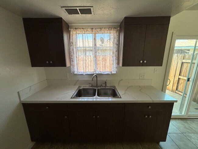 Building Photo - Newly Remodeled Apartments