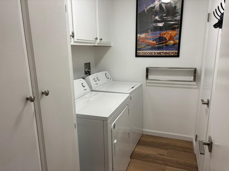 Building Photo - 310 Tahiti Way