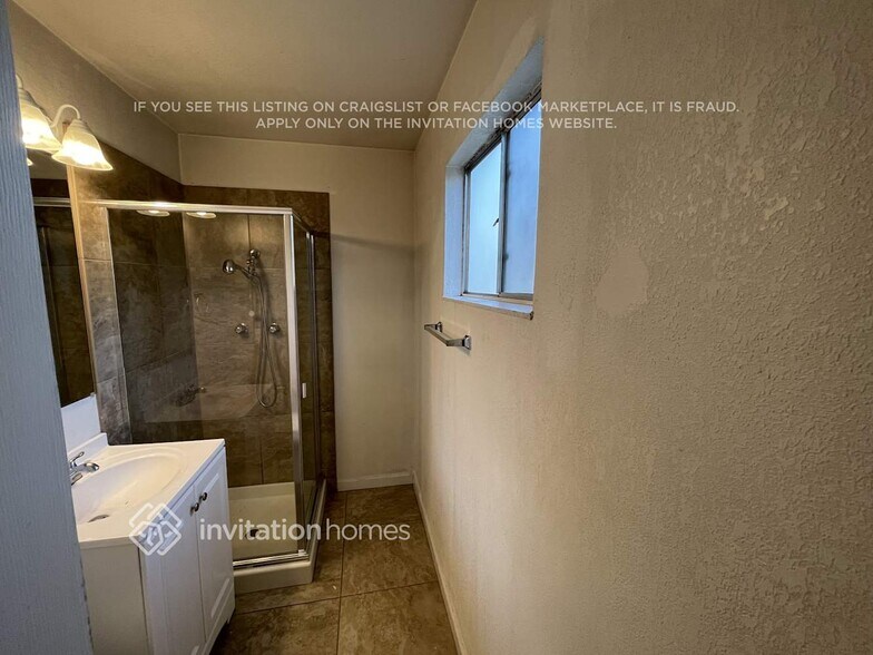 Building Photo - 242 College Ave