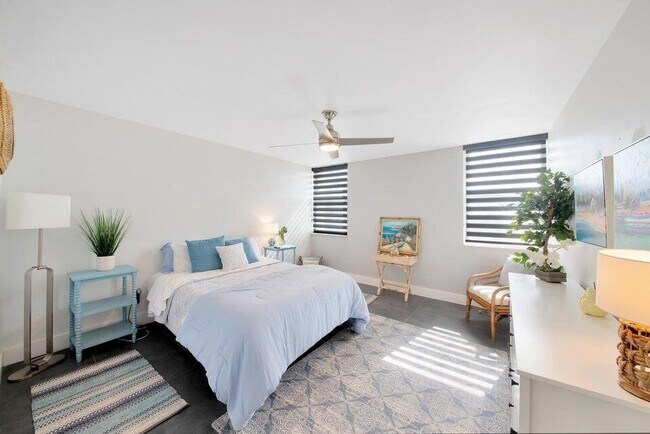 Building Photo - 2881 NE 33rd Ct