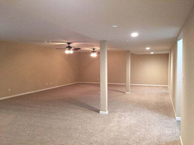 Building Photo - 4Bed/3Bath, House, Quiet Subdivision!