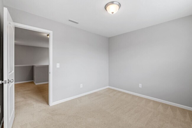 Building Photo - Newer Home in Reedy Fork, SS Appliance, Granite Counter-tops, Island, Office, Den, FP, Loft, Gara...