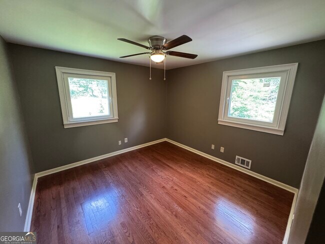 Building Photo - 4977 Rockbridge Rd SW