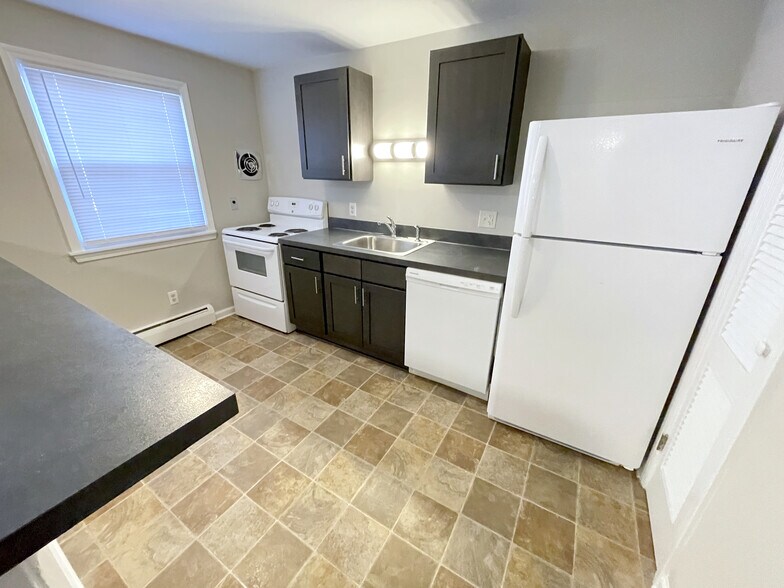 Kitchen - 14 Pierce Ave