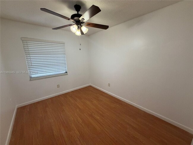 Building Photo - 3962 Inverrary Dr