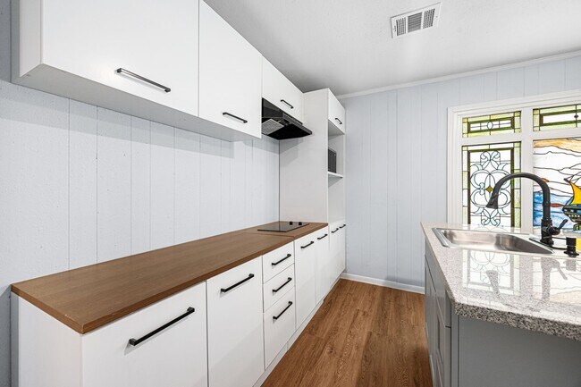 Building Photo - 2926 Meadowcreek Dr