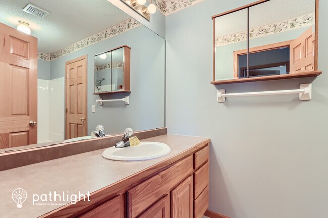Building Photo - 12375 Walnut Dr