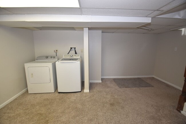 Building Photo - Near Notre Dame  2 Story 3 bedroom with 2 car garage