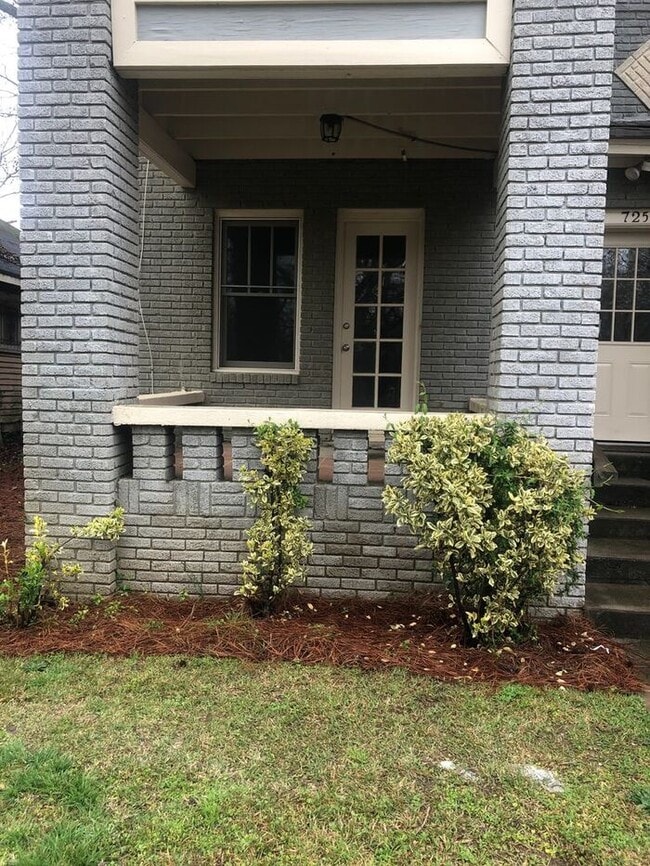 Building Photo - One bedroom one bath right on Adair Park and Beltline!!! Front porch overlooking park!