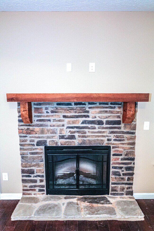 Building Photo - 479 Sebastian Dr