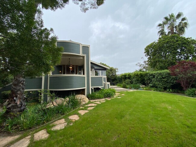 Building Photo - Beautiful 3 Bedroom Mission Canyon Home wi...