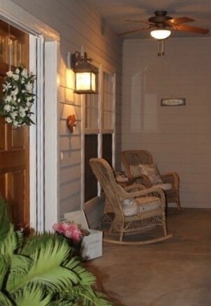 Building Photo - Showings Beginning Next week!!! Gorgeous Semi Custom Apple Valley Home!!