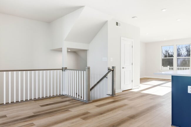 Building Photo - 1017 Venifena Terrace SE