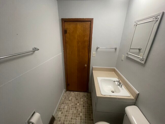 Building Photo - 7 Grace St