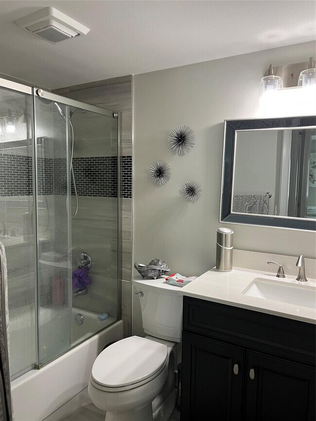 Building Photo - 113 Lake Pine Cir