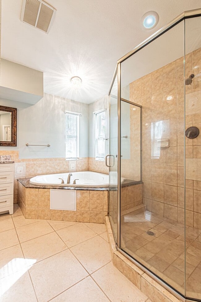 Building Photo - 5-Bed Home With Private Heated Pool & Large Yard - Pet Friendly!