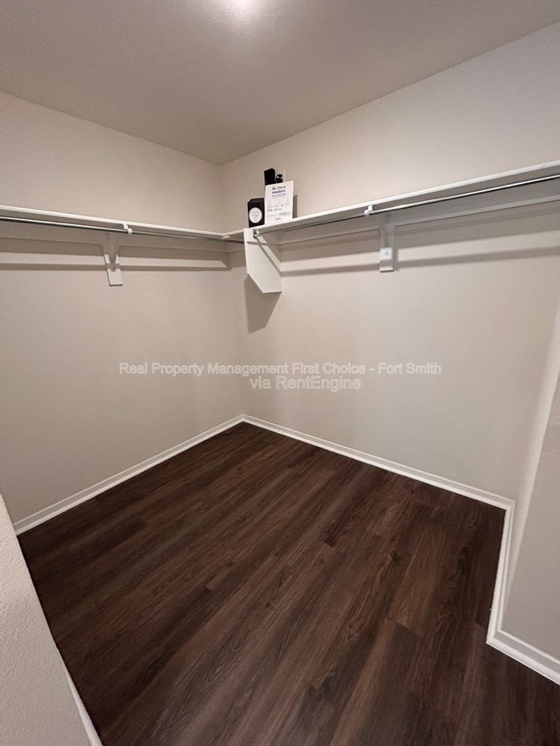 Building Photo - 10640 Cedar Wy