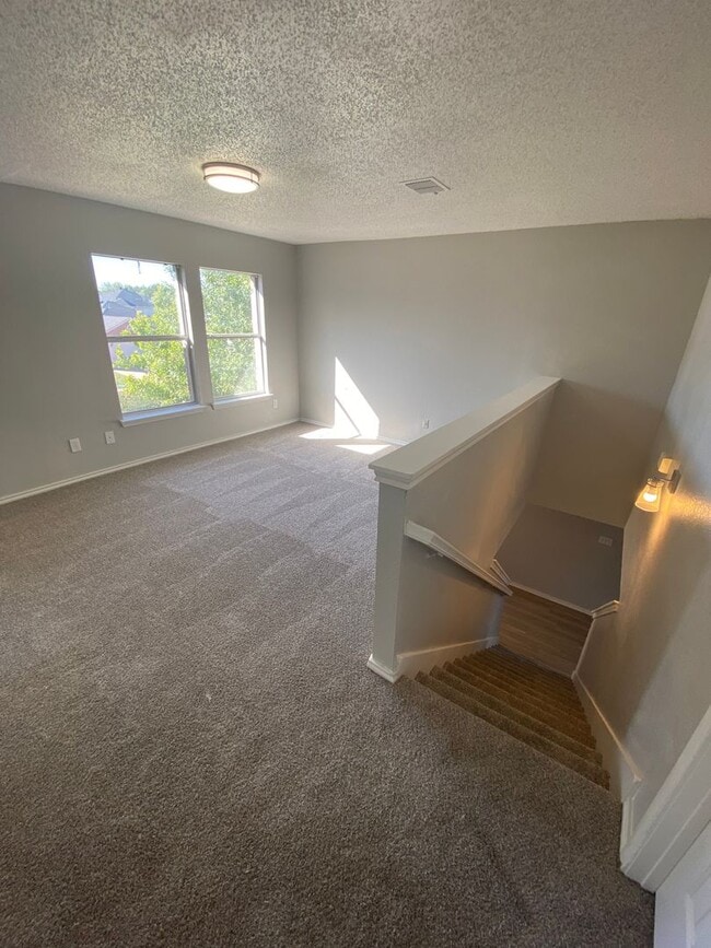 Building Photo - 1220 Crabtree Ct