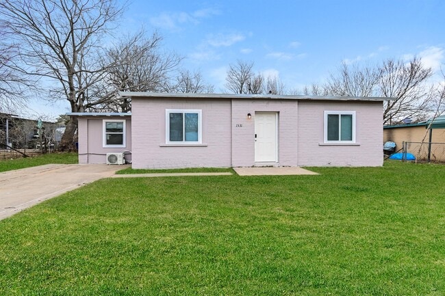 Primary Photo - 1531 N Indianapolis Ave