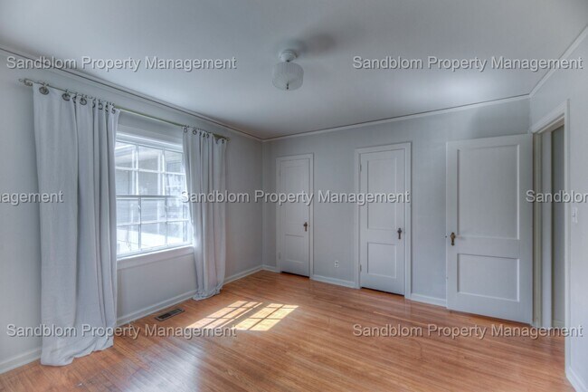 Building Photo - For Lease | Brookside | $1800 Rent | Available now!