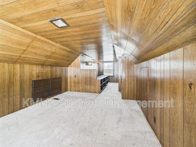 Building Photo - 636 Lurie Ave