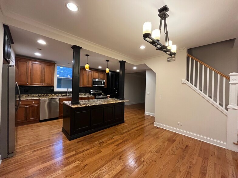 Building Photo - 541 Wesley Ave