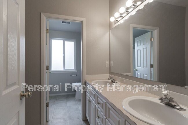 Building Photo - 2014 SW 11th St