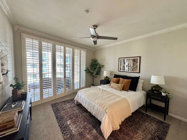 Building Photo - Gorgeous 3 Bed, 2 Bath Unit with Ocean Views