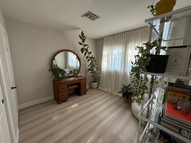 Building Photo - 7700 Alcove Ave