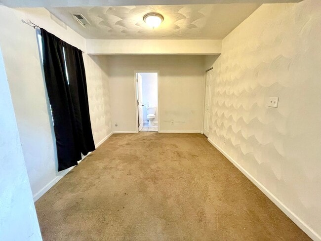 Building Photo - Charming 3-Bedroom Home with Fenced Yard i...