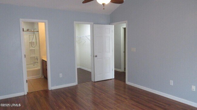 Building Photo - 409 Dante Cir