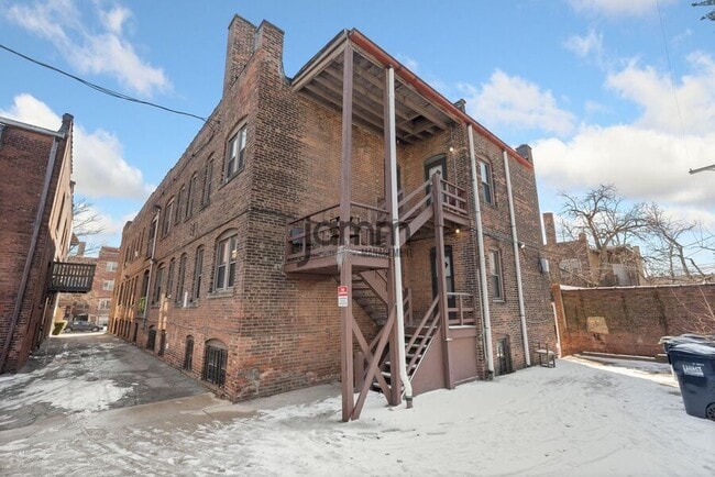 Building Photo - 2773 Hampshire-Unit 10