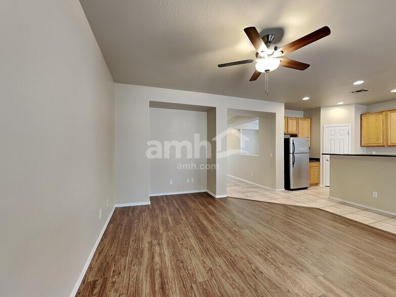 Building Photo - 16282 W Mercer Ln