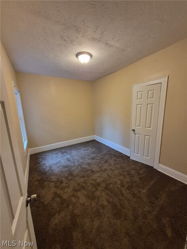 Building Photo - 3399 E 140th St