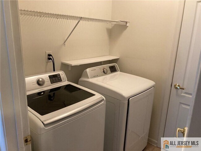 Building Photo - 212 Hawthorne Rd