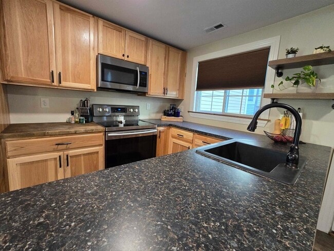 Building Photo - Stylish 2-Bedroom Condo in Dover| Utilities Included| Showings Coming Soon!