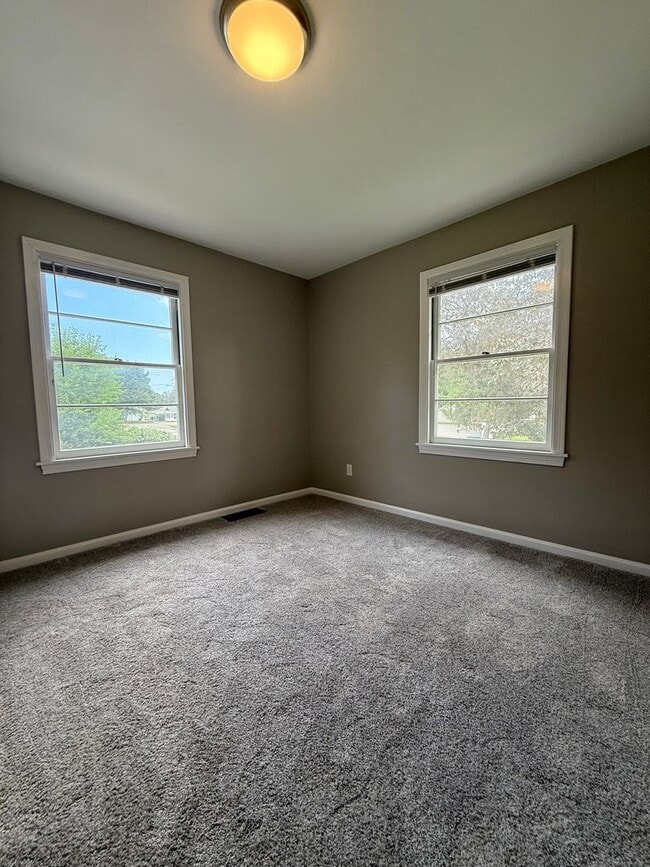 Building Photo - Four Bedroom Home in Kalamazoo
