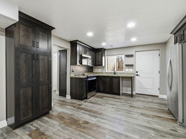 Building Photo - RES_O VAN DER WATT_14512