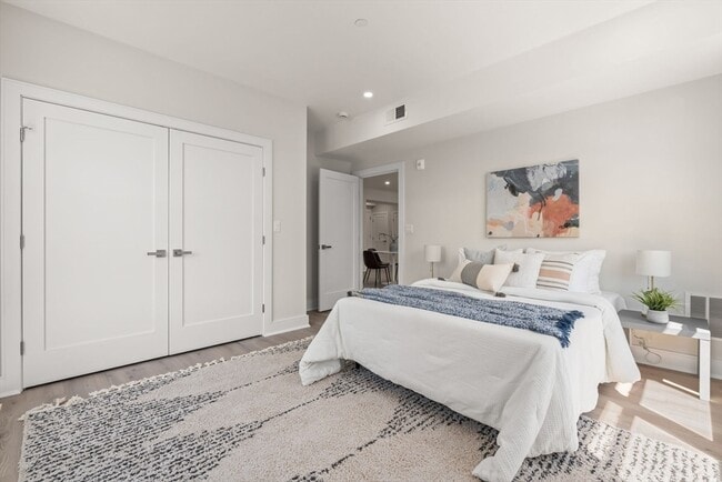 Building Photo - 260 Elm St