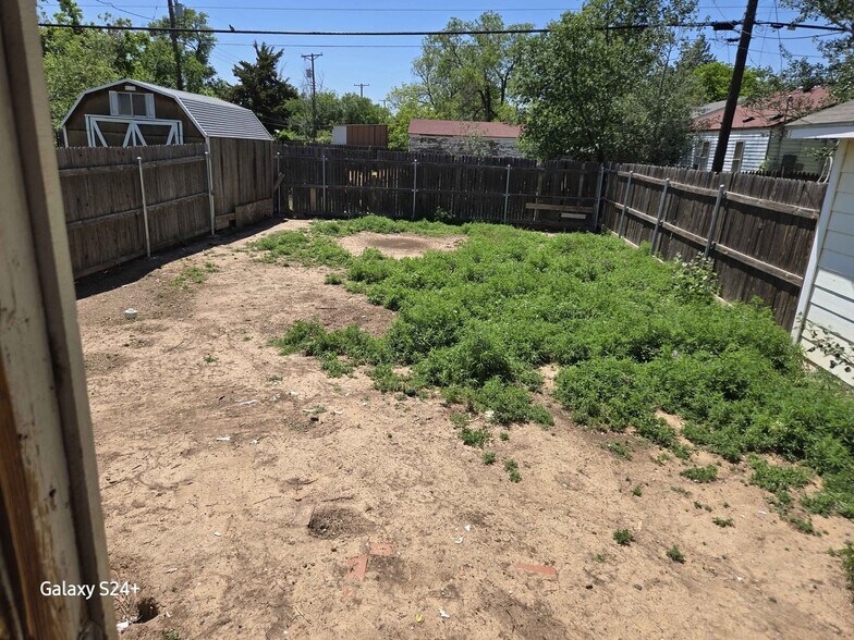 Building Photo - 1102 S Western St