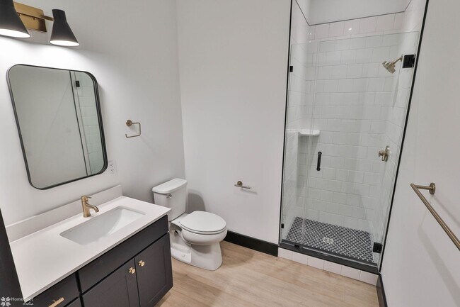 Building Photo - One bedroom & 1 bath apartment available a...