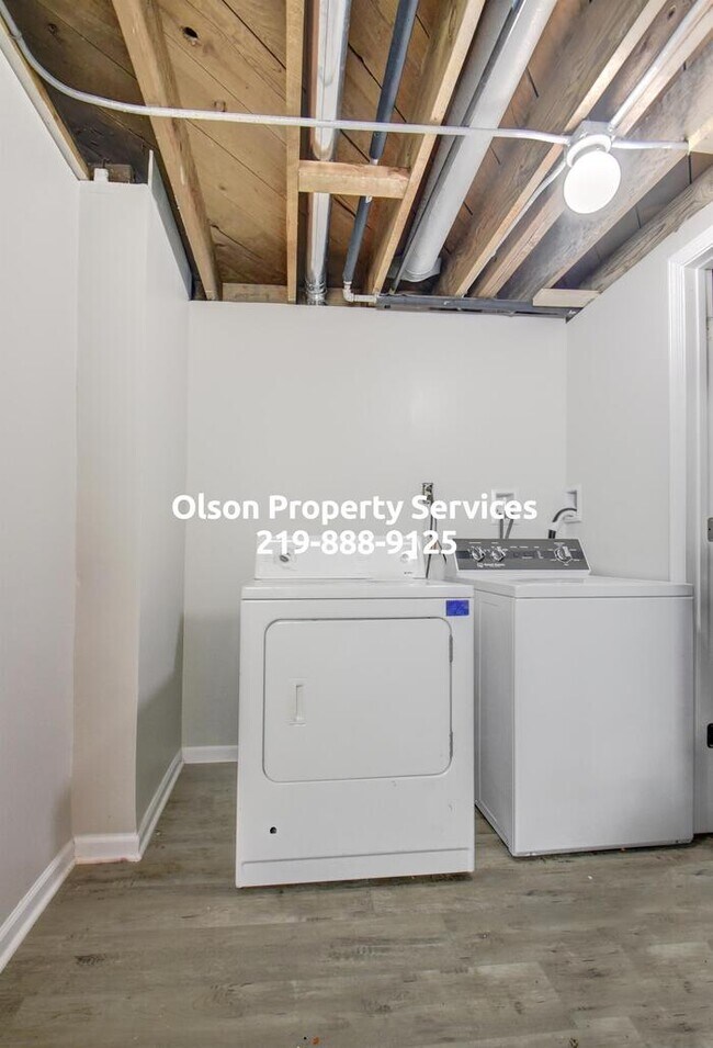 Building Photo - 6215 Glen Dr