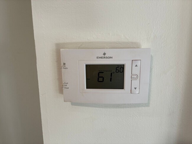 Building Photo - Fully remodeled 2 bed, 1 bath duplex walki...